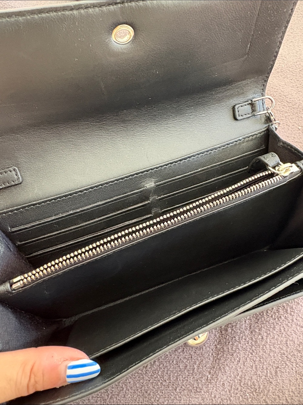 Alexander McQueen Black Leather Crossbody Wallet with Skull Accent - Picture 2 of 6